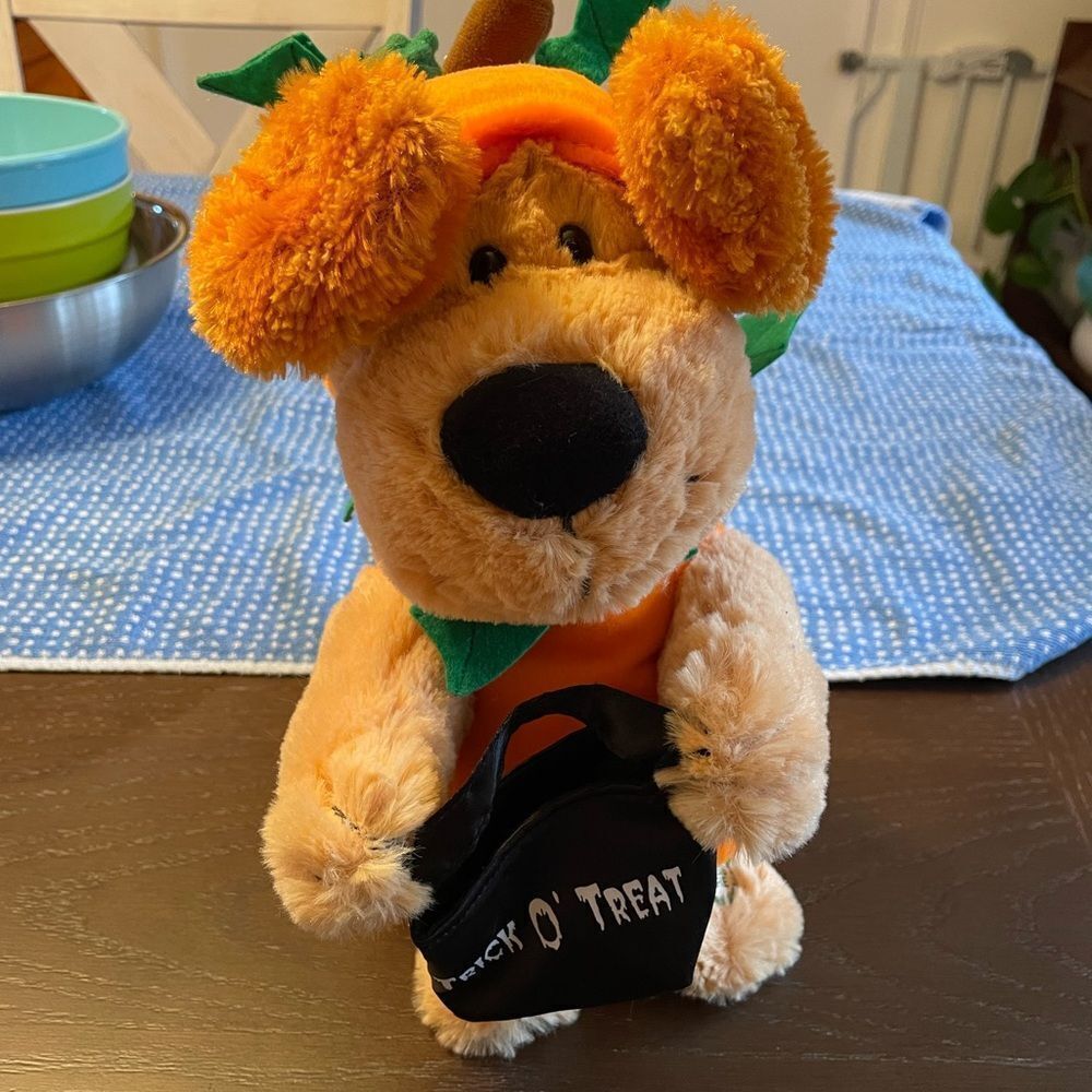 Avon Dancing Singing Yellow Dog Trick or Treat We Got The Beat Plush Dog CUTEE
